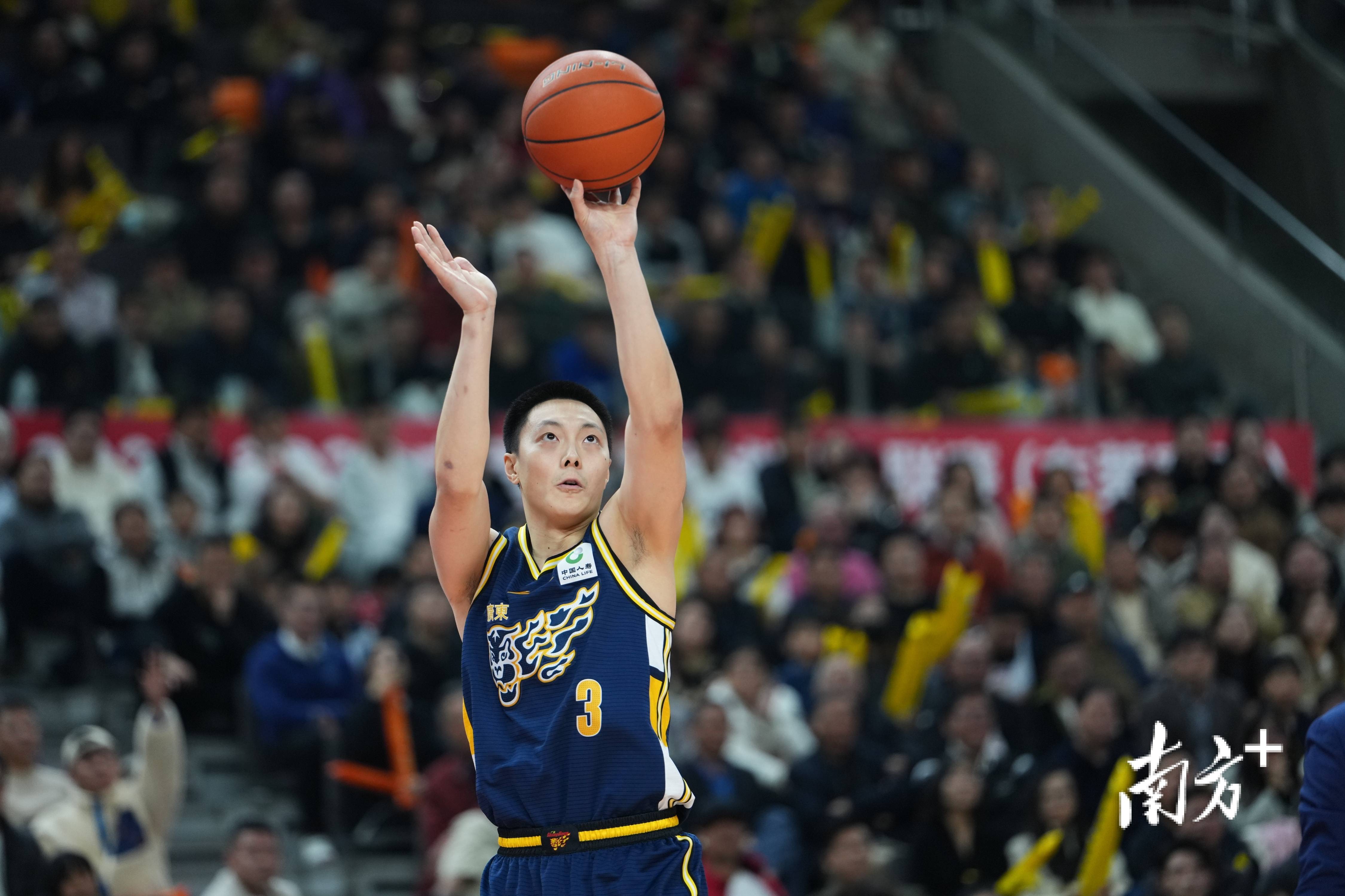 包含太狠了！广东宏远遗憾出局备战CBA常规赛洛杉矶湖人今晨官宣签约，C罗在雄鹿比赛中比分优势明显的词条